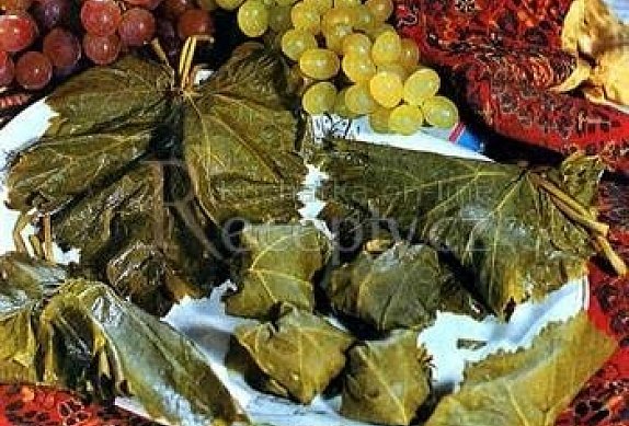 Jarpag dolma - masem plněné vinné listy